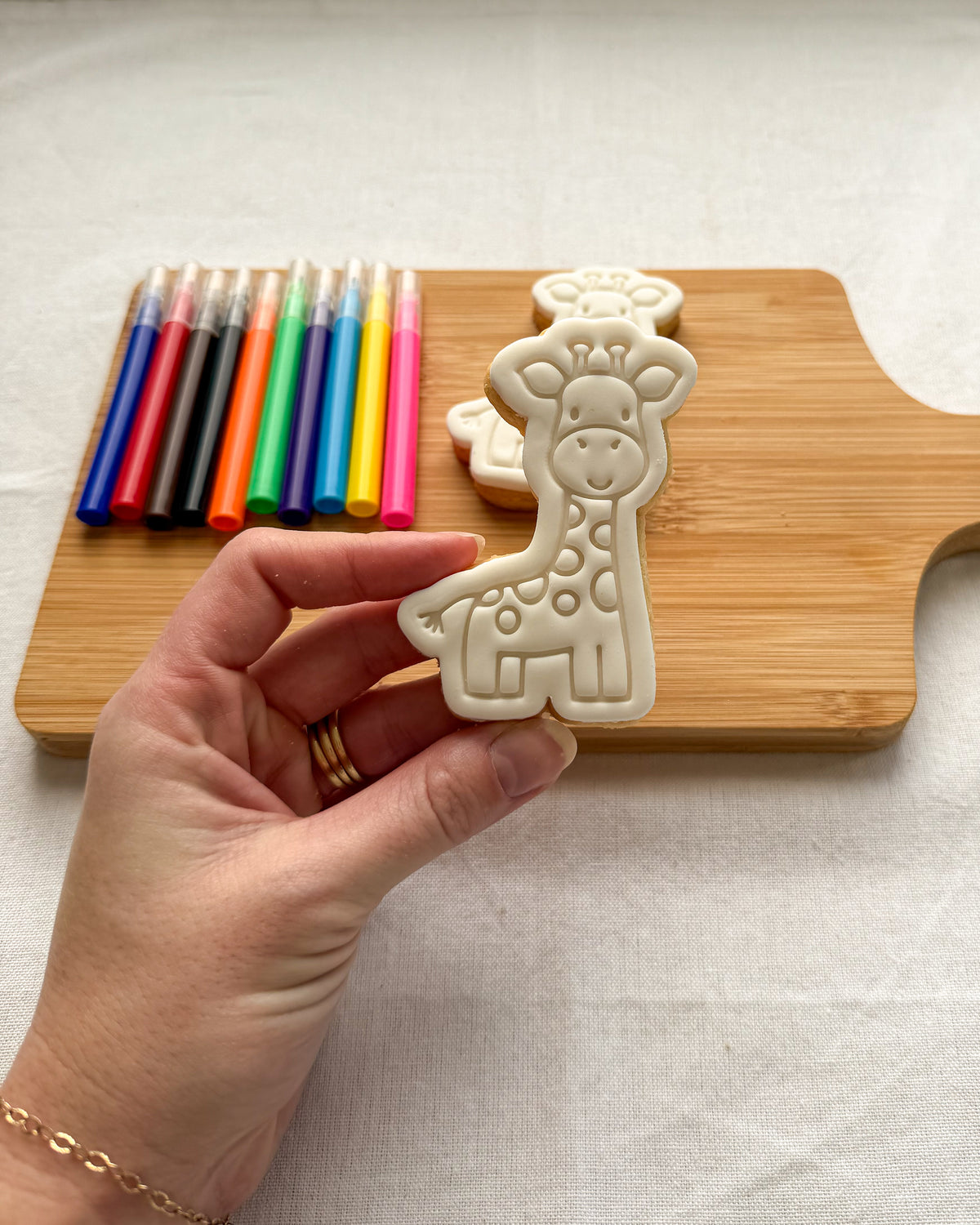 Giraffe Colour-In Cookie Kit
